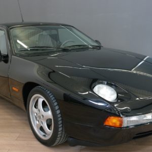 porsche 928 nera