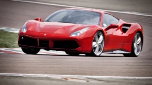 Ferrari rossa 488 gbt su pista